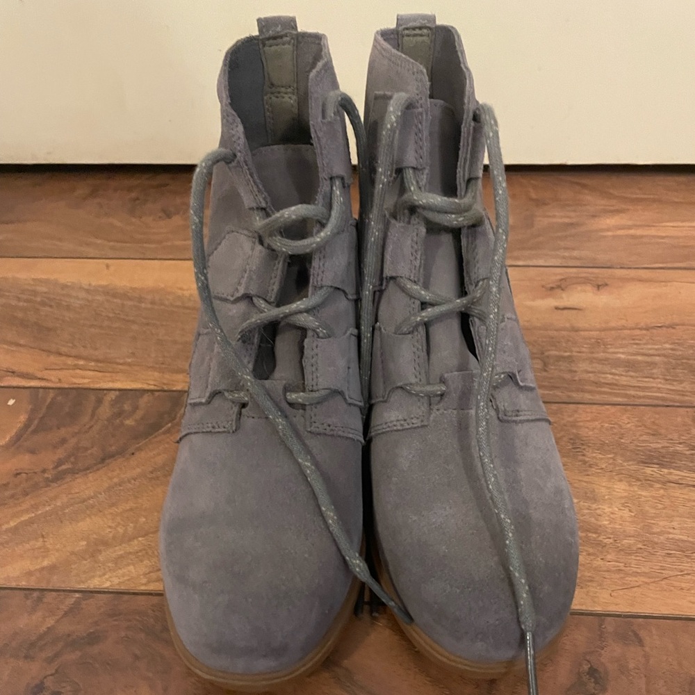Sorel wedges. Size 7.